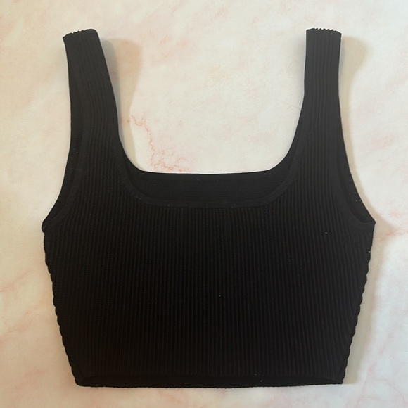 Aritzia babaton sculpt knit tank squareneck cropped top, black - Picture 2 of 5